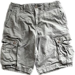 Men’s American Eagle Cargo Shorts, size 30 (gray)